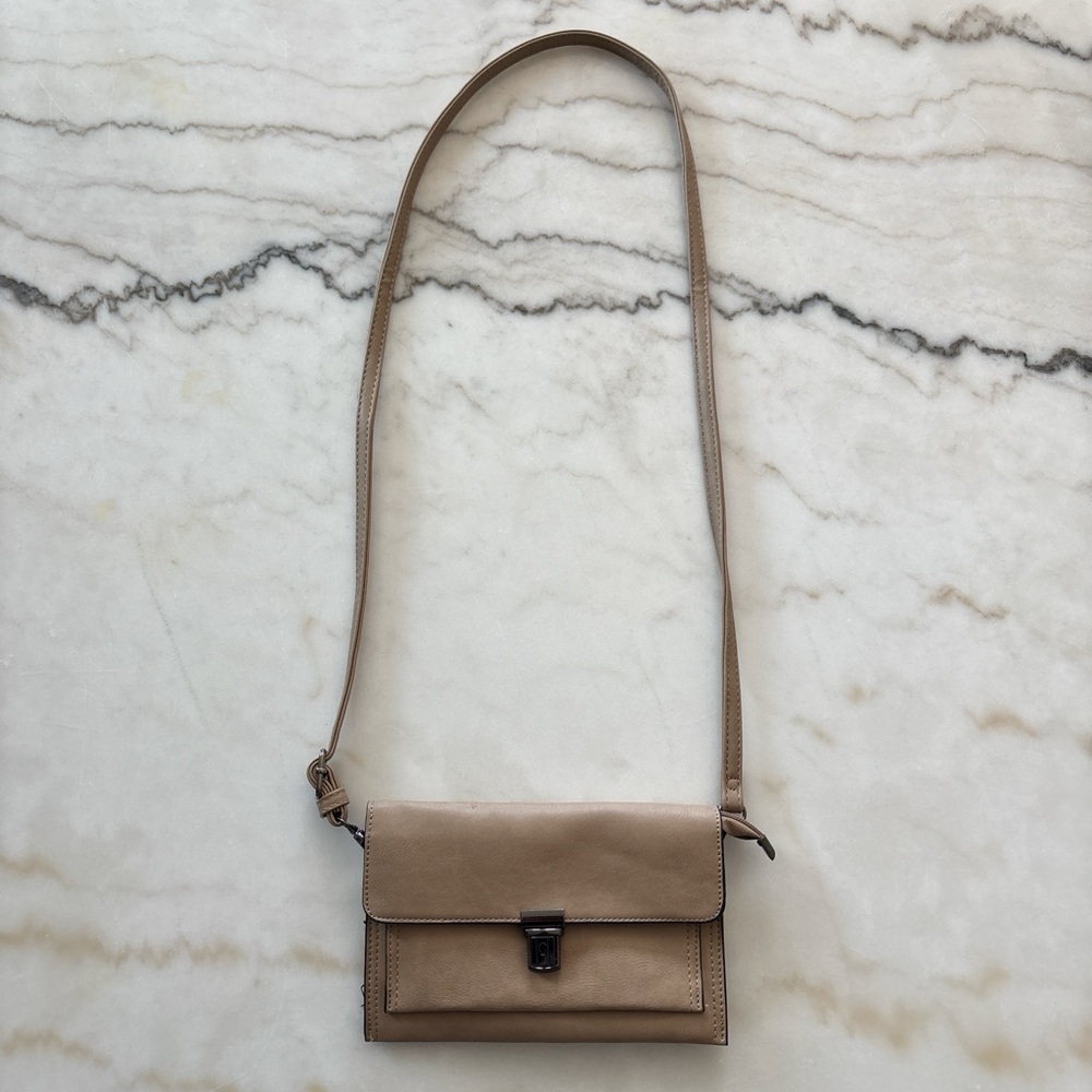 Elegant Tan Crossbody Bag with lock closure